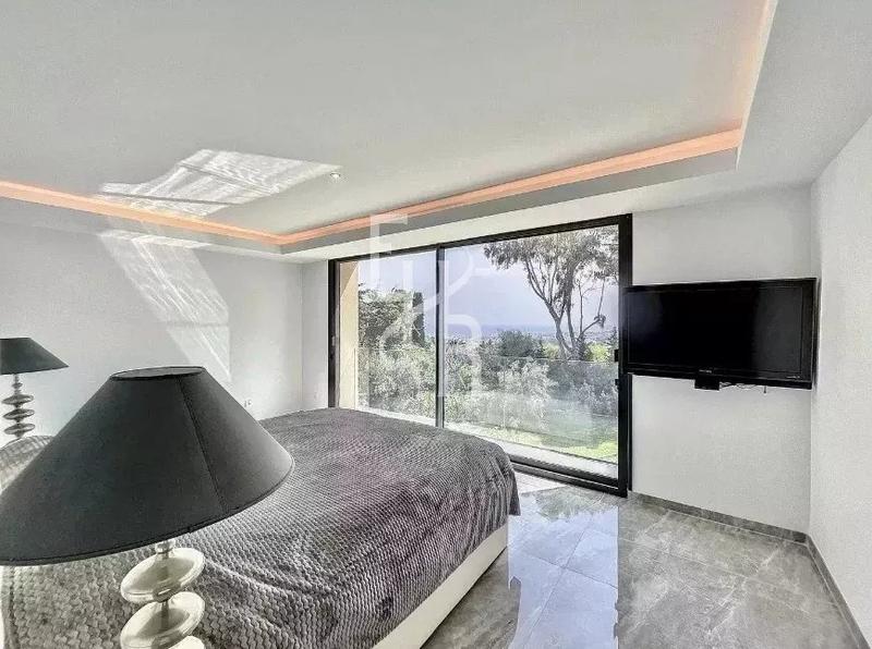 Maison - 389 m² - 8 pièces