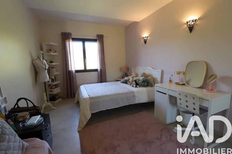 Maison - 239 m² - 7 pièces