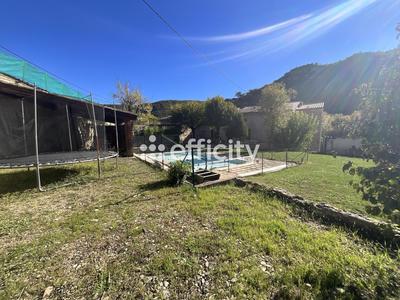 Maison - 305 m² - 13 pièces