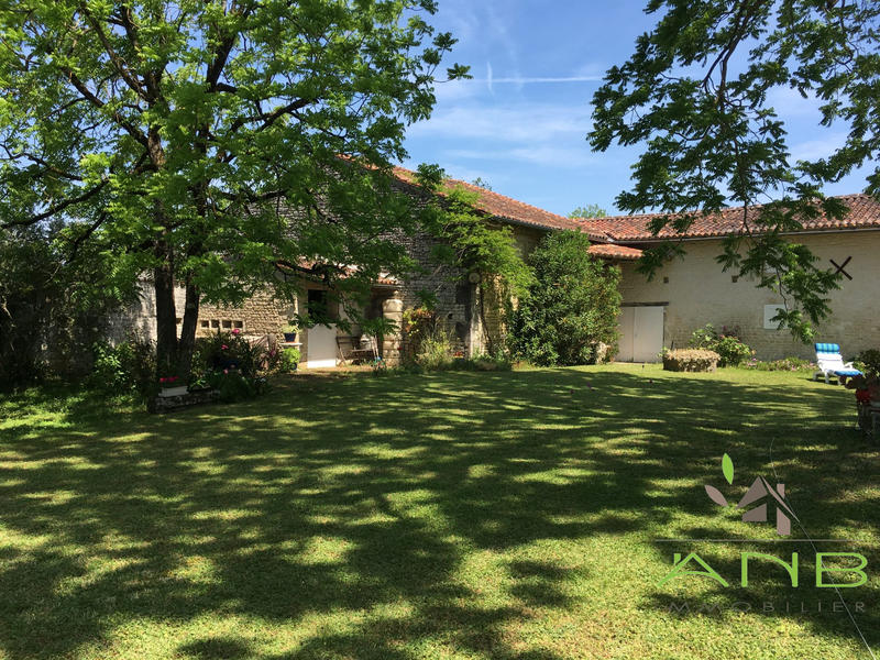 Maison - 481 m² - 12 pièces