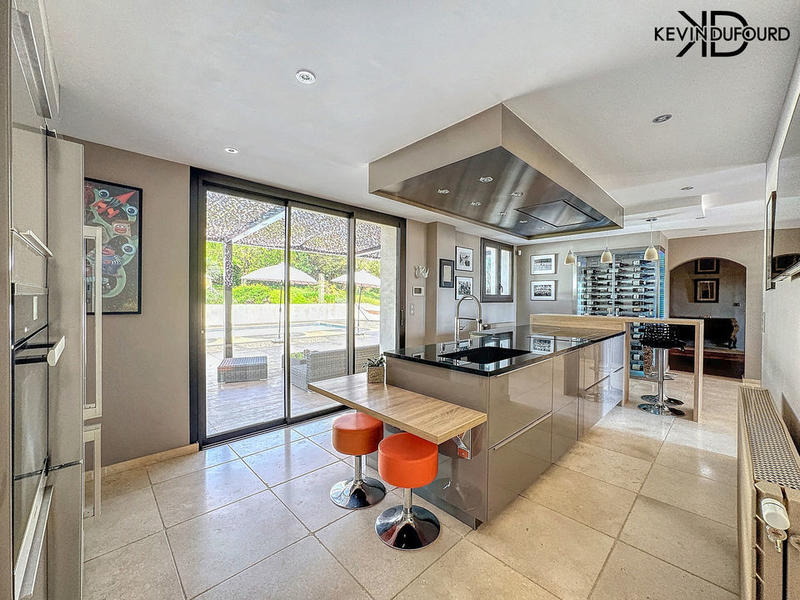 Propriété - 400 m² - 14 pièces