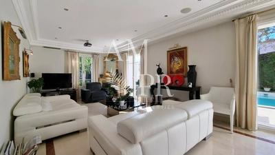 Villa - 350 m² - 8 pièces