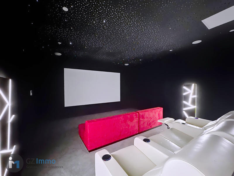 Maison - 942 m² - 9 pièces