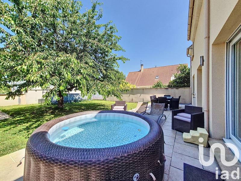 Maison - 175 m² - 8 pièces