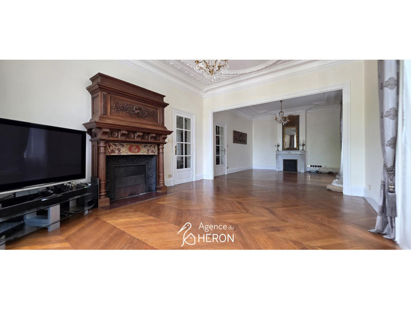 Maison - 240 m² - 9 pièces