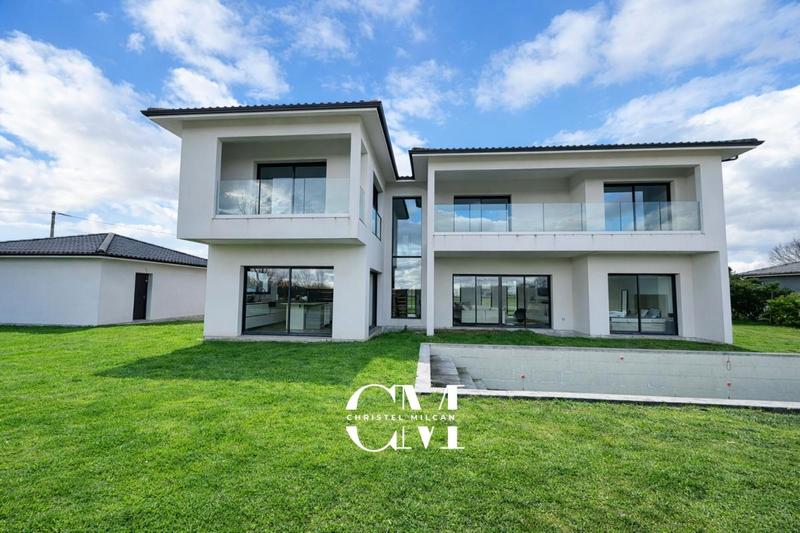 Villa - 215 m² - 8 pièces