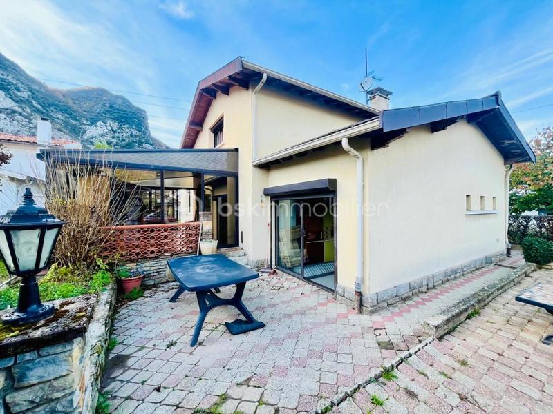 Maison - 140 m² - 6 pièces