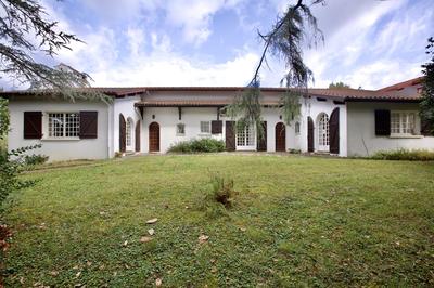 Maison - 235 m² - 6 pièces