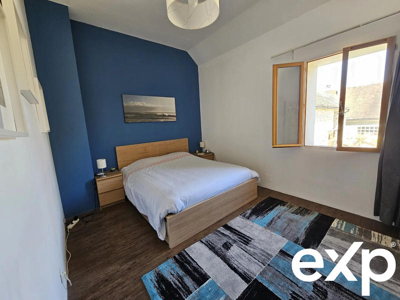 Maison traditionnelle - 180 m² - 9 pièces