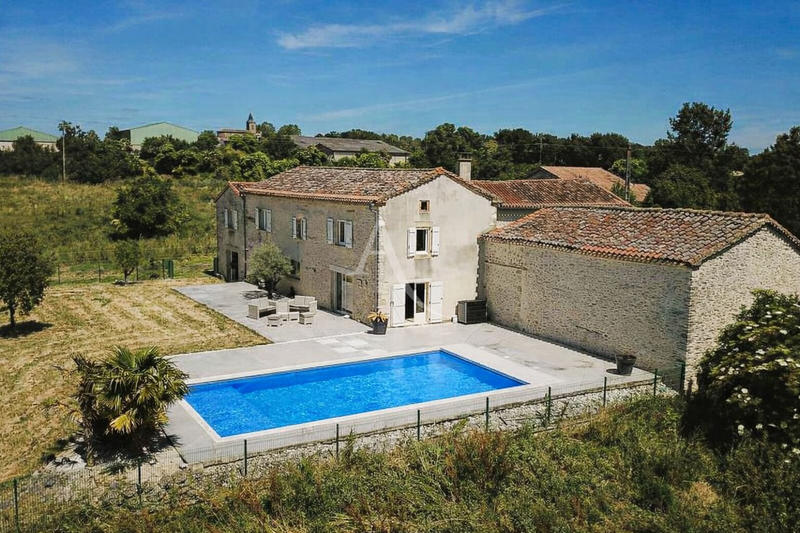 Maison - 323 m² - 5 pièces