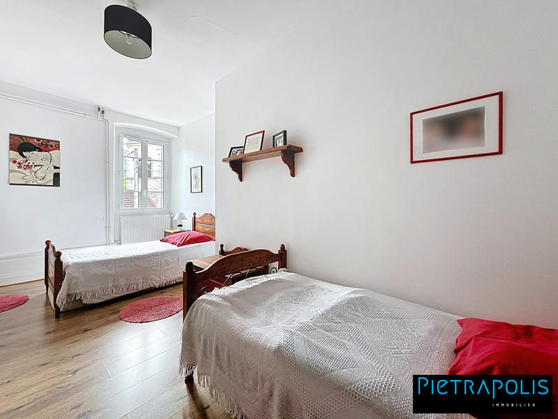 Maison - 268 m² - 10 pièces