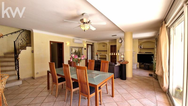 Maison provençale - 256 m² - 9 pièces