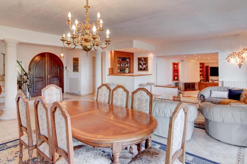 Villa - 378 m² - 10 pièces