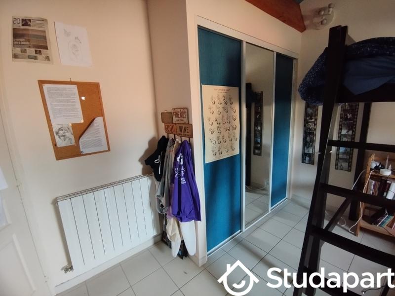 Chambre - 140 m² - 1 pièce