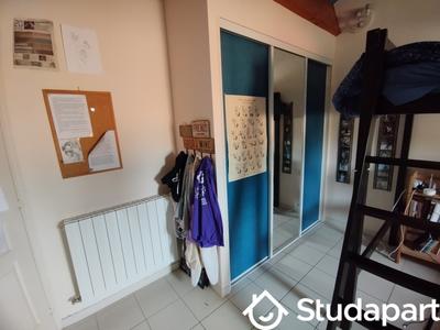 Chambre - 140 m² - 1 pièce