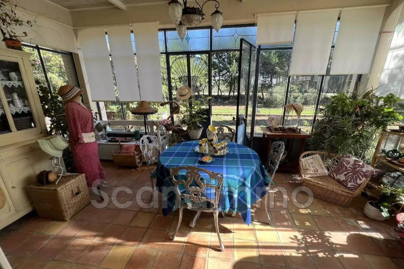 Villa - 213 m² - 6 pièces