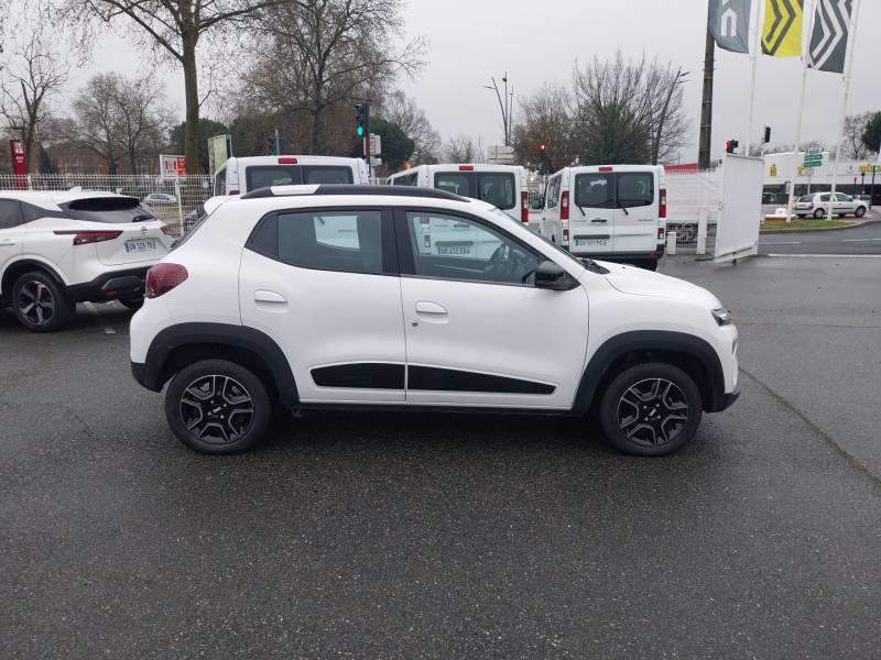 Dacia Spring Essential -23b