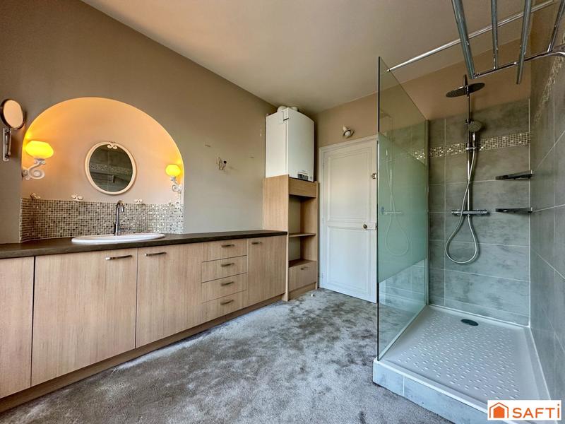 Maison - 247 m² - 10 pièces