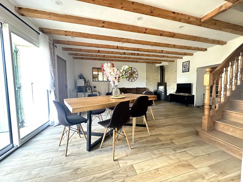 Maison - 201 m² - 9 pièces