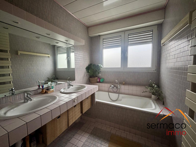 Maison - 212 m² - 11 pièces