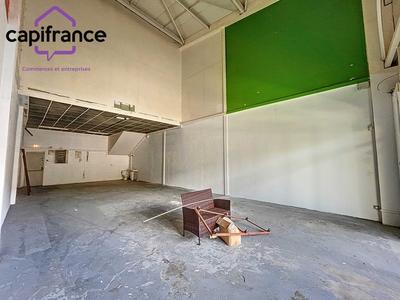 Local commercial - 93 m² - 1 pièce