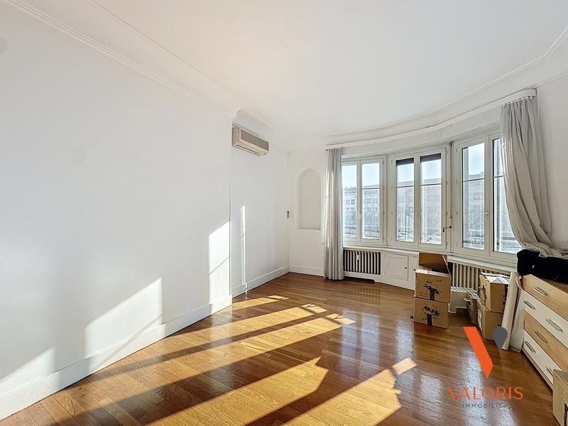 Appartement - 235 m² - 7 pièces