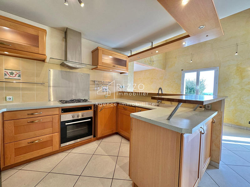 Maison - 140 m² - 5 pièces