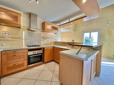 Maison - 140 m² - 5 pièces