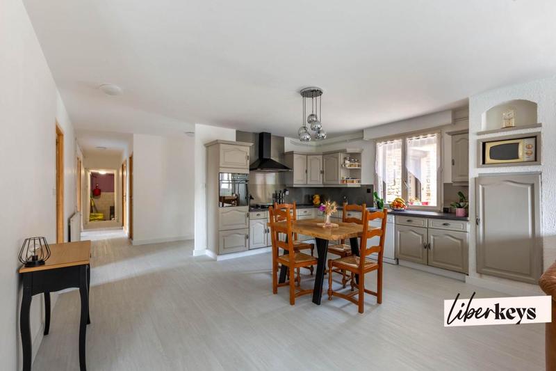 Propriété - 222 m² - 8 pièces