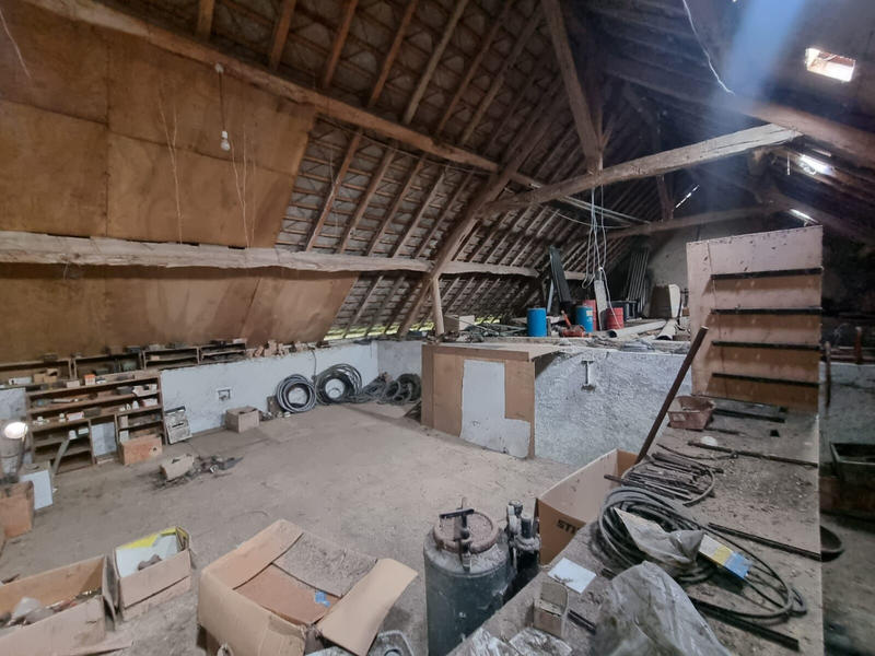 Parking / Garage - 235 m²