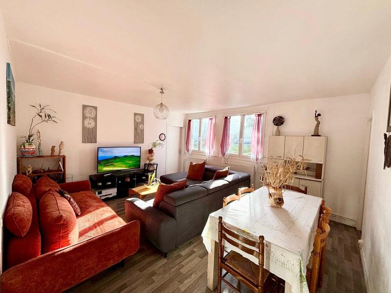 Appartement - 90 m² - 5 pièces