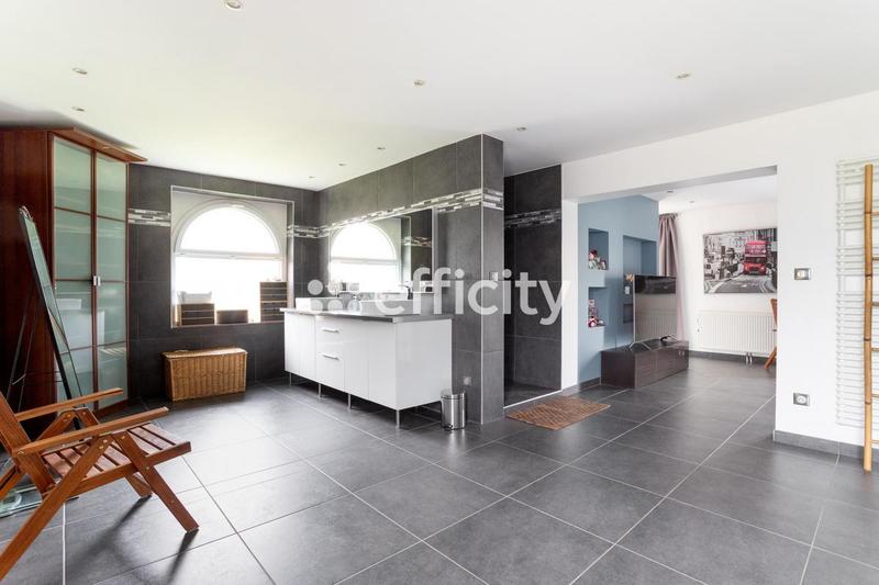 Maison - 298 m² - 7 pièces