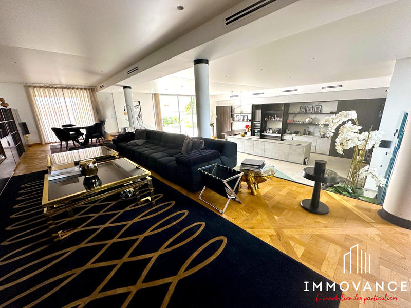 Maison contemporaine - 275 m² - 6 pièces