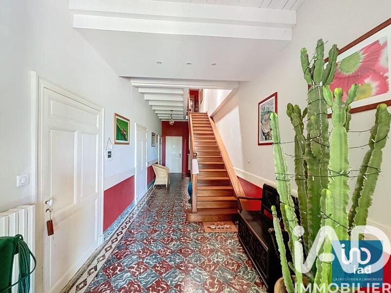 Maison - 377 m² - 12 pièces