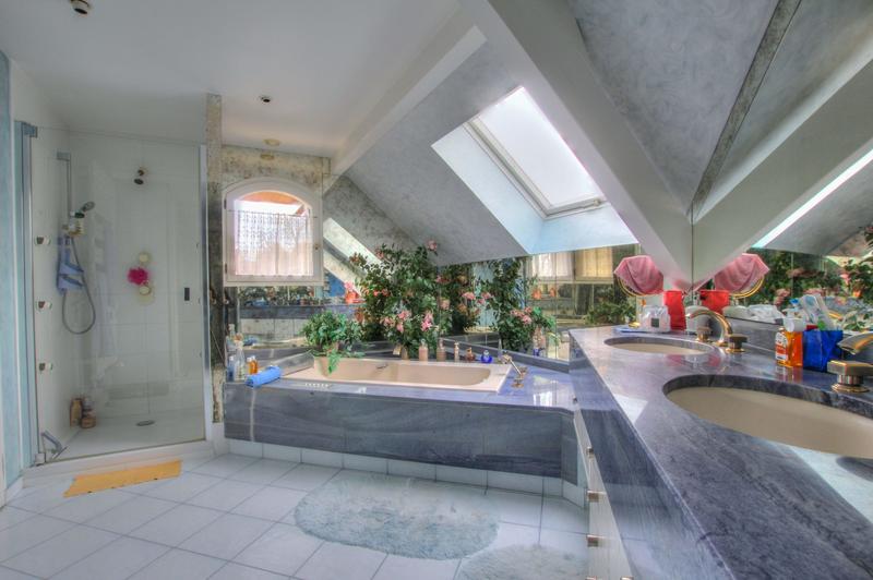 Maison - 295 m² - 8 pièces