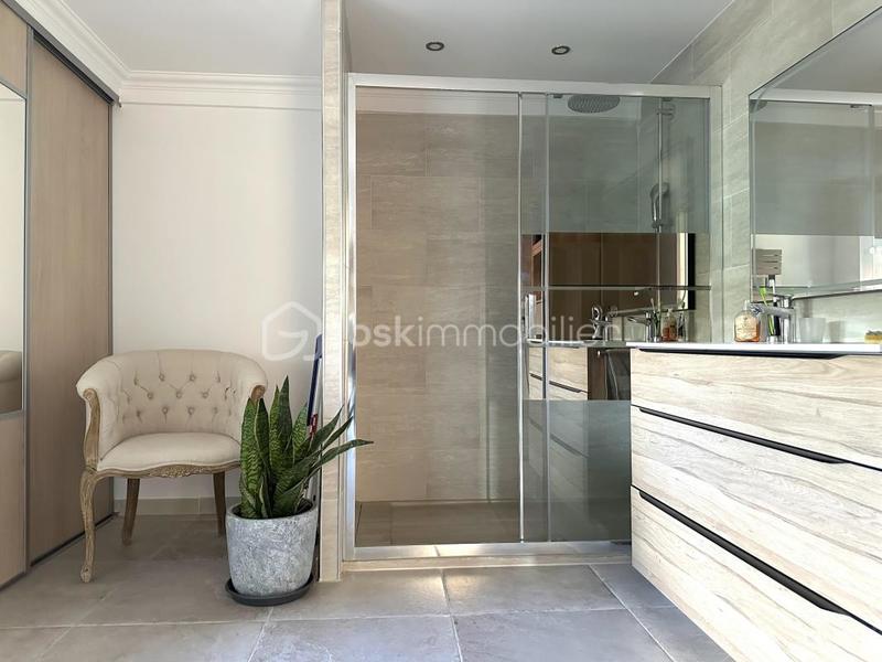 Maison - 218 m² - 9 pièces