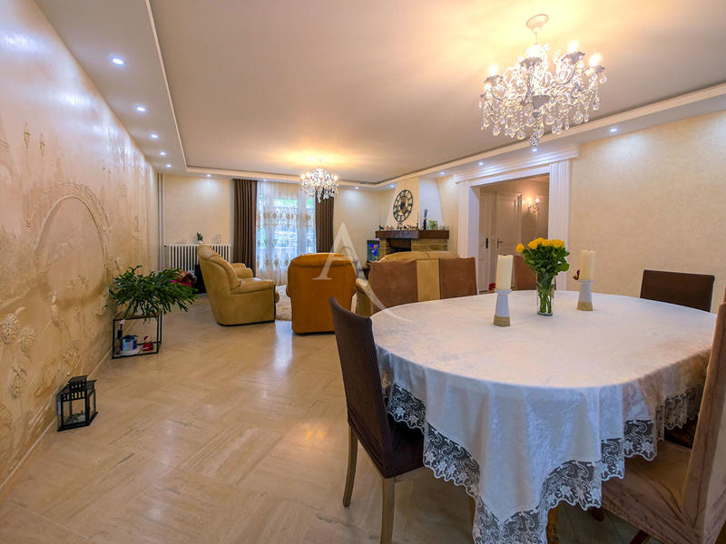 Maison - 170 m² - 7 pièces