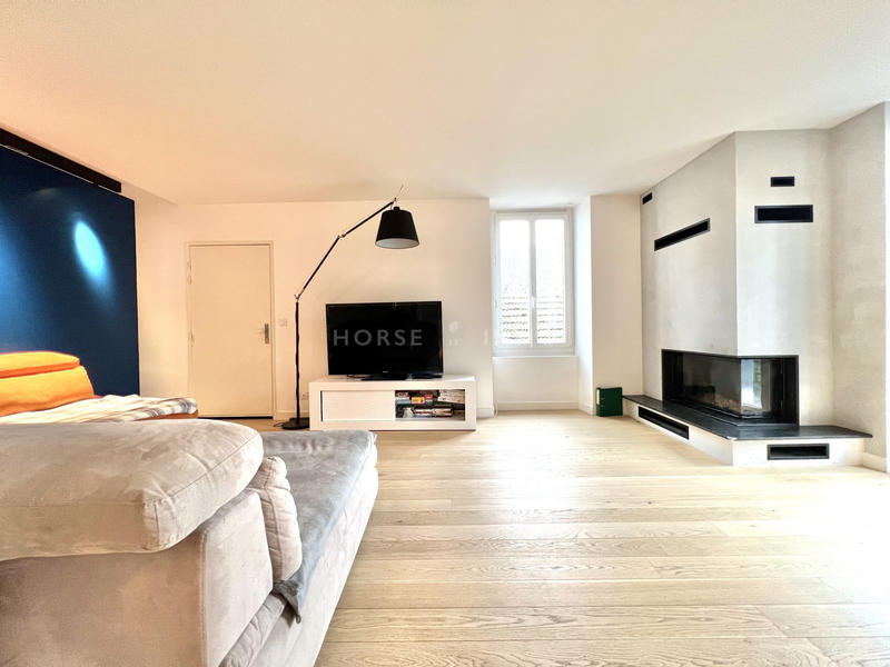 Maison - 859 m² - 13 pièces