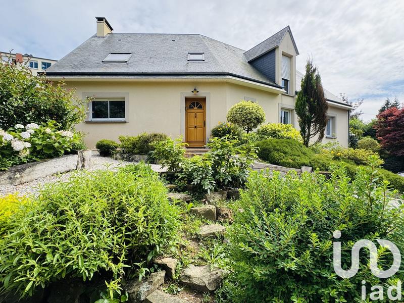 Maison - 210 m² - 7 pièces