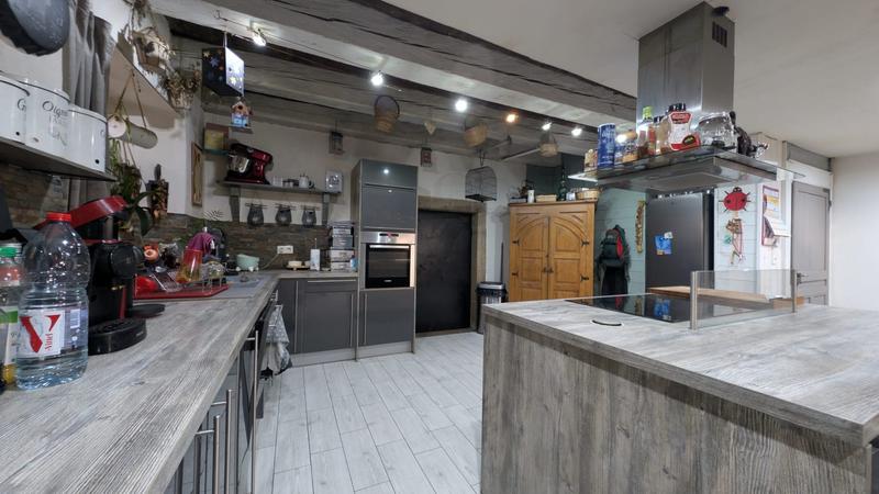 Maison - 239 m² - 8 pièces