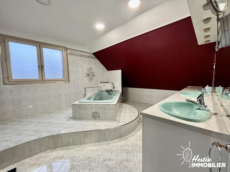 Maison - 218 m² - 8 pièces