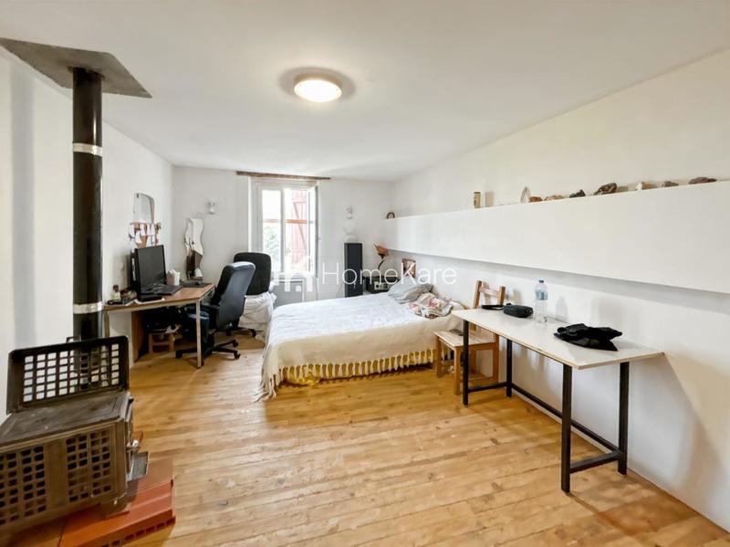 Maison - 330 m² - 8 pièces