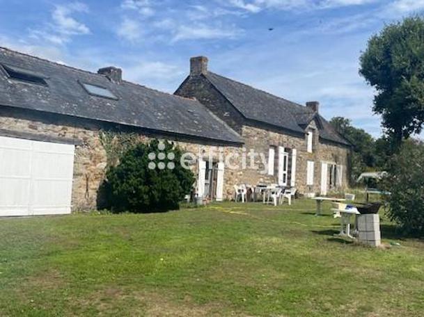 Maison - 210 m² - 8 pièces