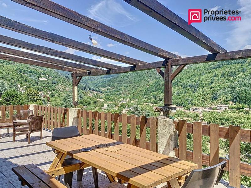 Maison - 265 m² - 10 pièces