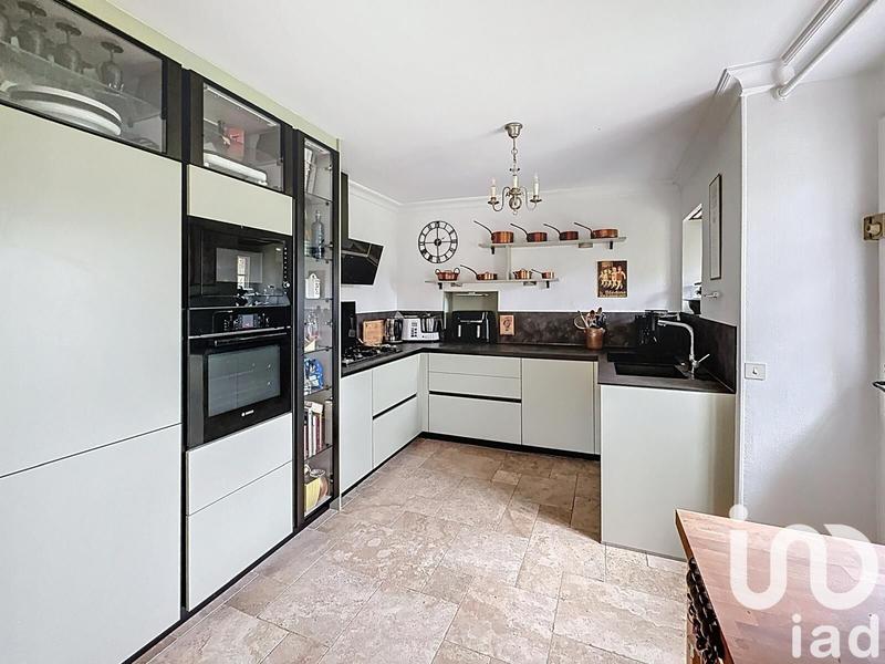 Maison - 230 m² - 6 pièces