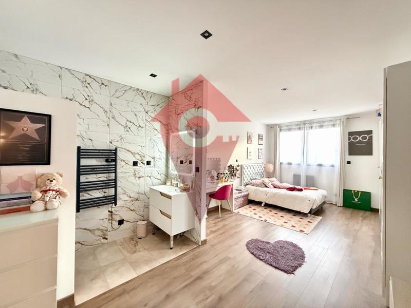 Maison d'architecte - 400 m² - 8 pièces