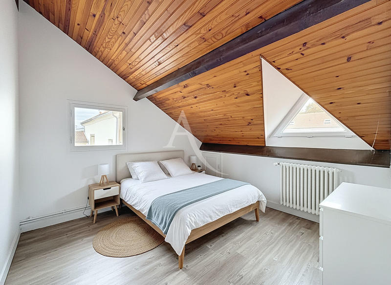 Maison - 185 m² - 8 pièces