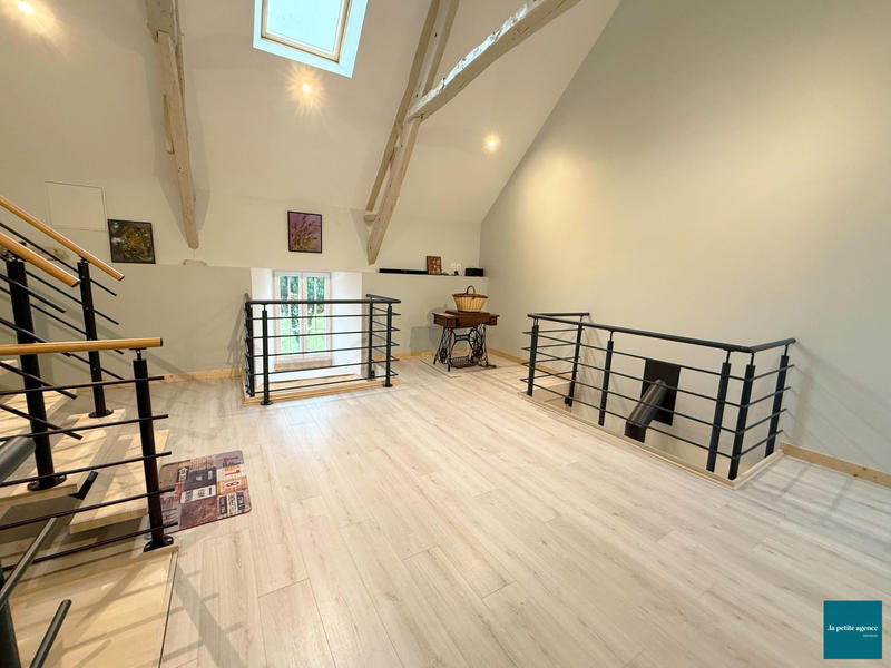 Maison - 250 m² - 8 pièces