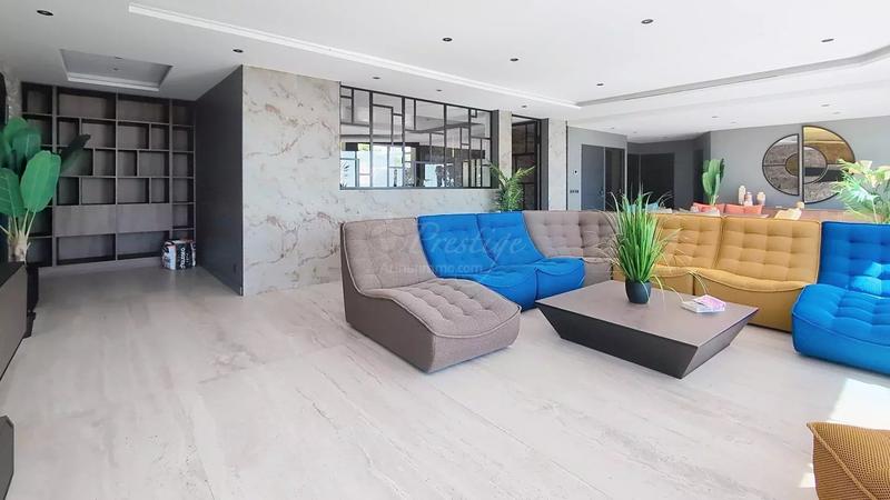 Maison - 263 m² - 8 pièces