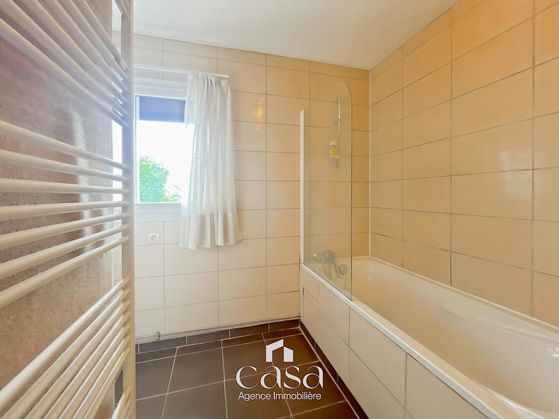 Maison - 90 m² - 5 pièces